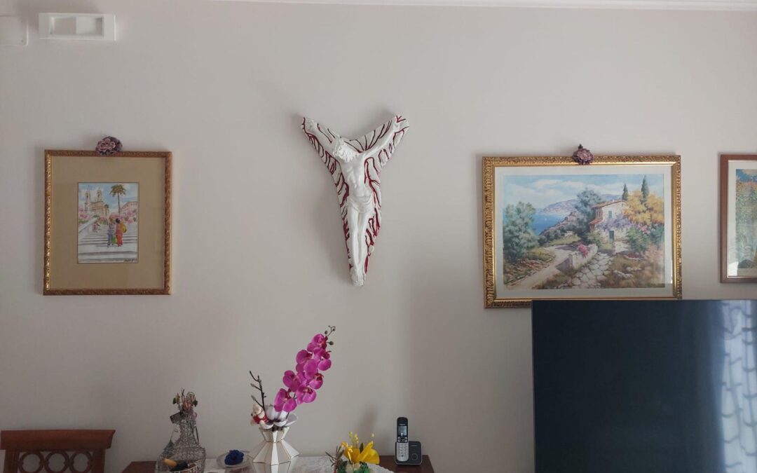 Lo scultore Stefano Donatello omaggia un donatore del Cespuglio con una delle sue opere più significative “Viruschristus”